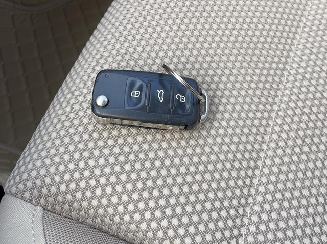 Volkswagen Golf 2012 thumb 7