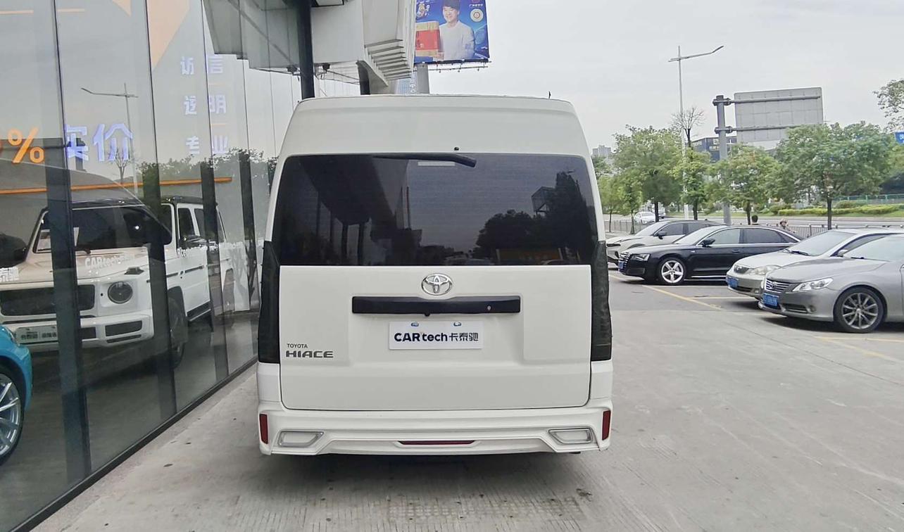 Toyota HiAce 2022 thumb 2