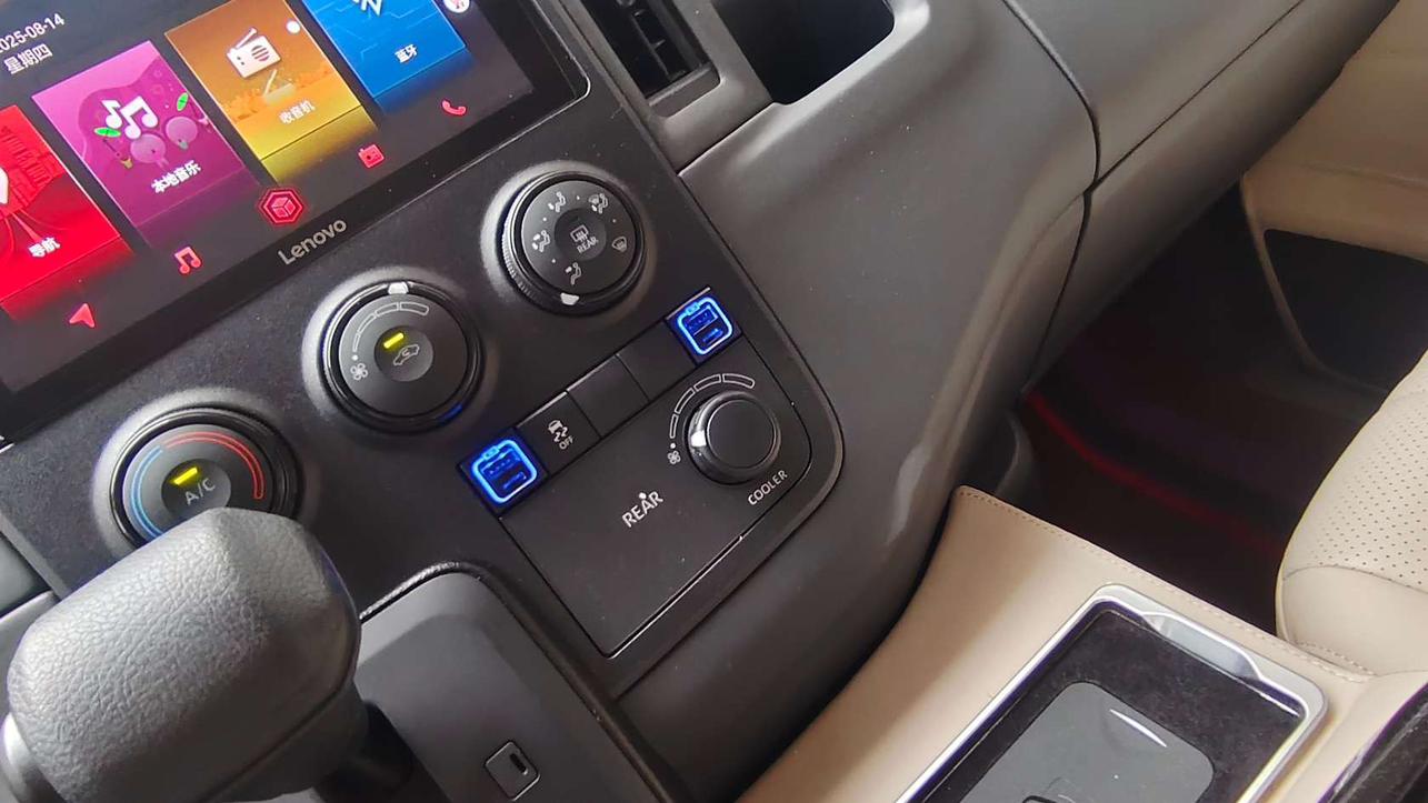 Toyota HiAce 2022 thumb 10