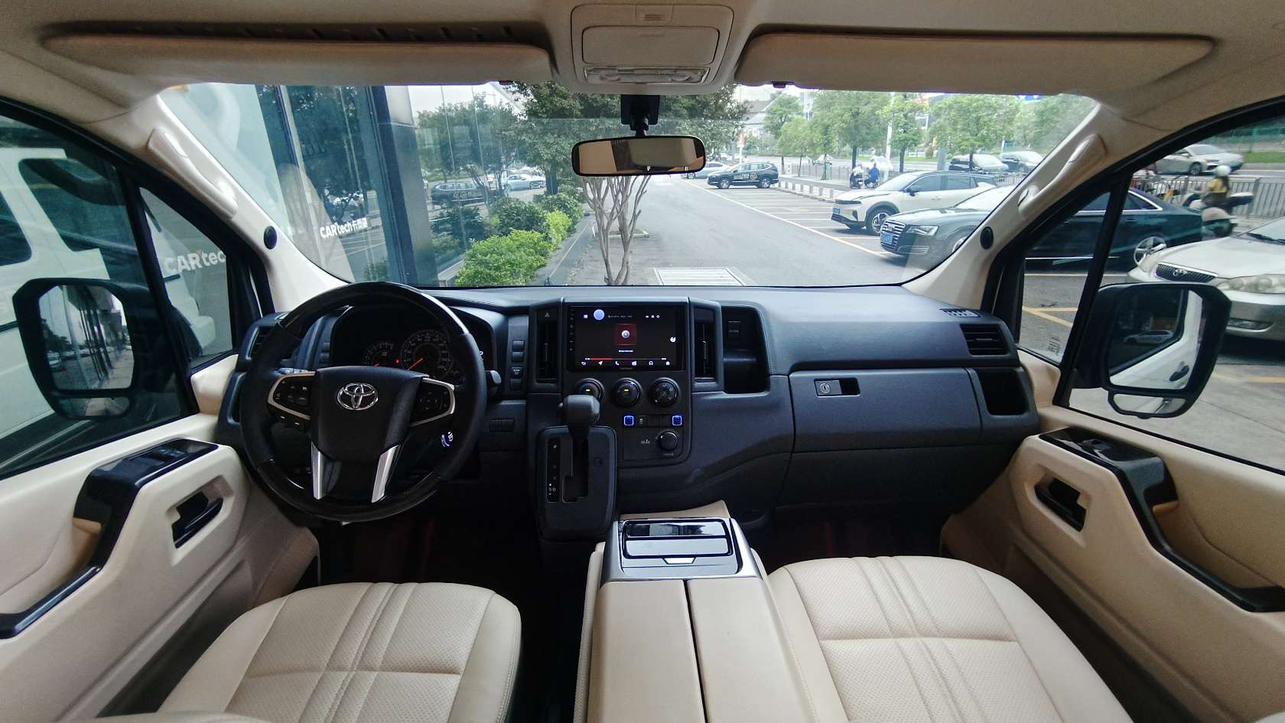 Toyota HiAce 2022 thumb 12