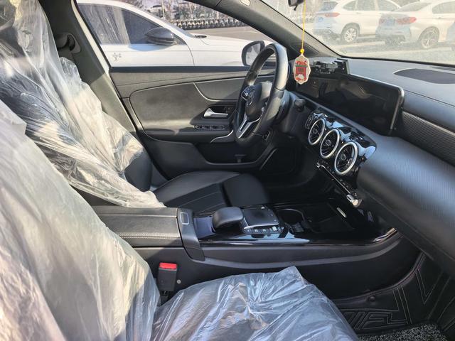 Mercedes-Benz A-Class 2019 thumb 12
