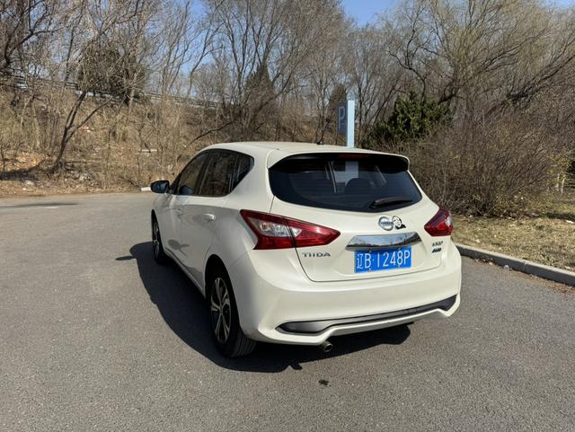 Nissan Tiida 2016 thumb 3