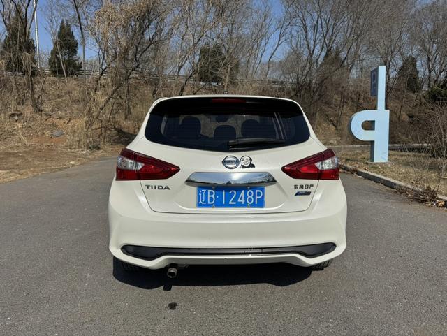 Nissan Tiida 2016 thumb 4