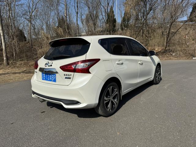 Nissan Tiida 2016 thumb 5