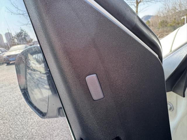 Nissan Tiida 2016 thumb 6