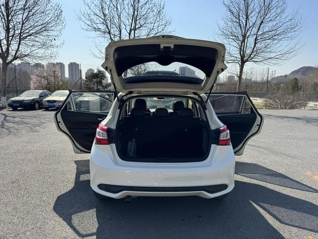 Nissan Tiida 2016 thumb 10