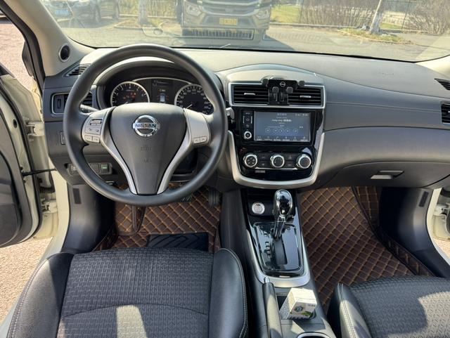 Nissan Tiida 2016 thumb 11