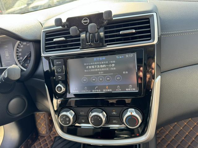 Nissan Tiida 2016 thumb 12