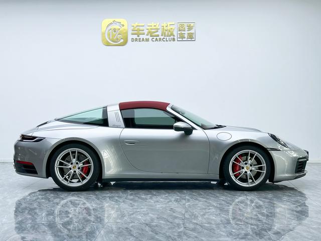 Porsche 911 2023 thumb 2