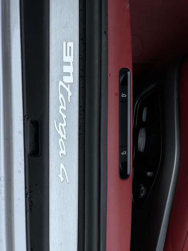 Porsche 911 2023 thumb 4
