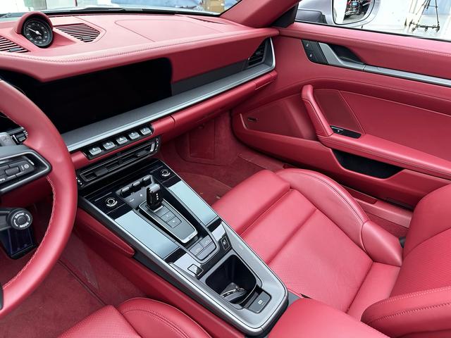 Porsche 911 2023 thumb 5