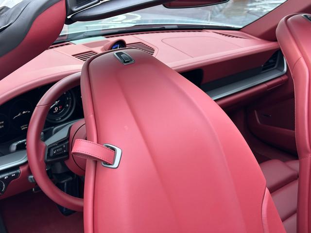 Porsche 911 2023 thumb 8