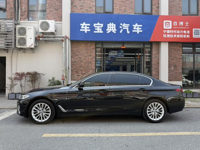 BMW 5 серии 2022 thumb 2