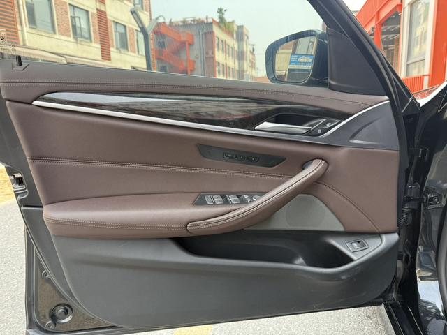 BMW 5 серии 2022 thumb 6