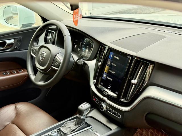 Volvo XC60 2020 thumb 11