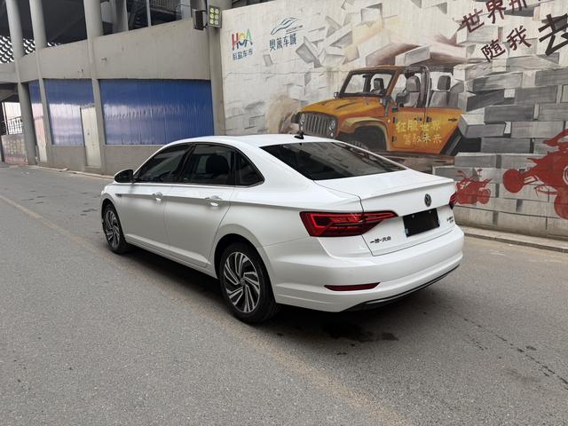 Volkswagen Sagitar 2021 thumb 2