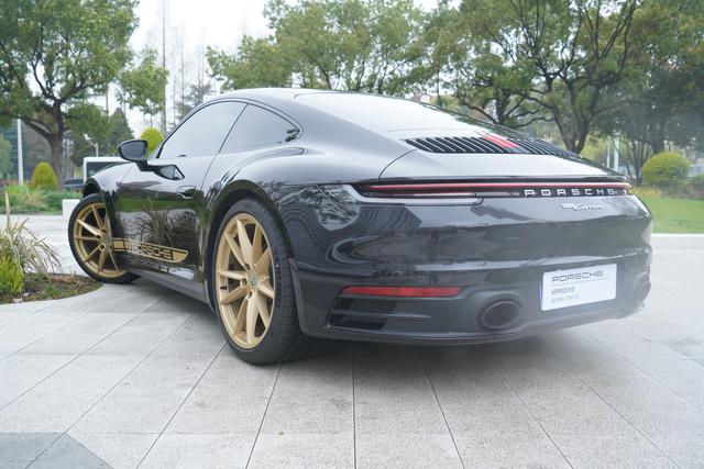Porsche 911 2023 thumb 3