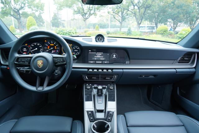 Porsche 911 2023 thumb 9