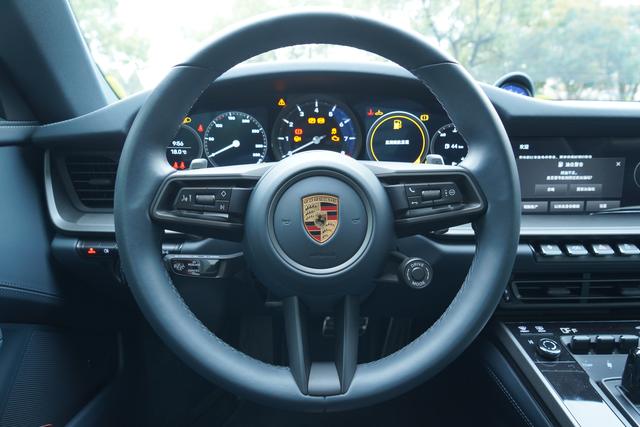 Porsche 911 2023 thumb 11