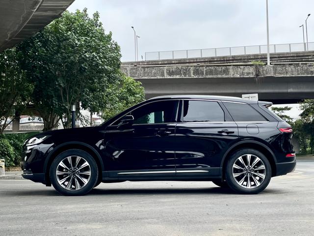 Lincoln Aviator 2022 thumb 2