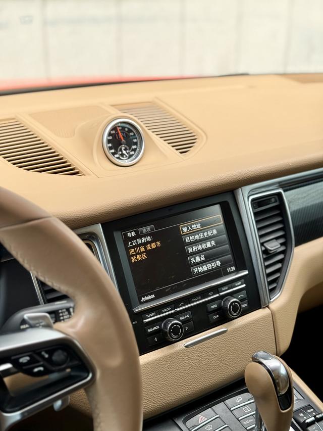 Porsche Macan 2014 thumb 9