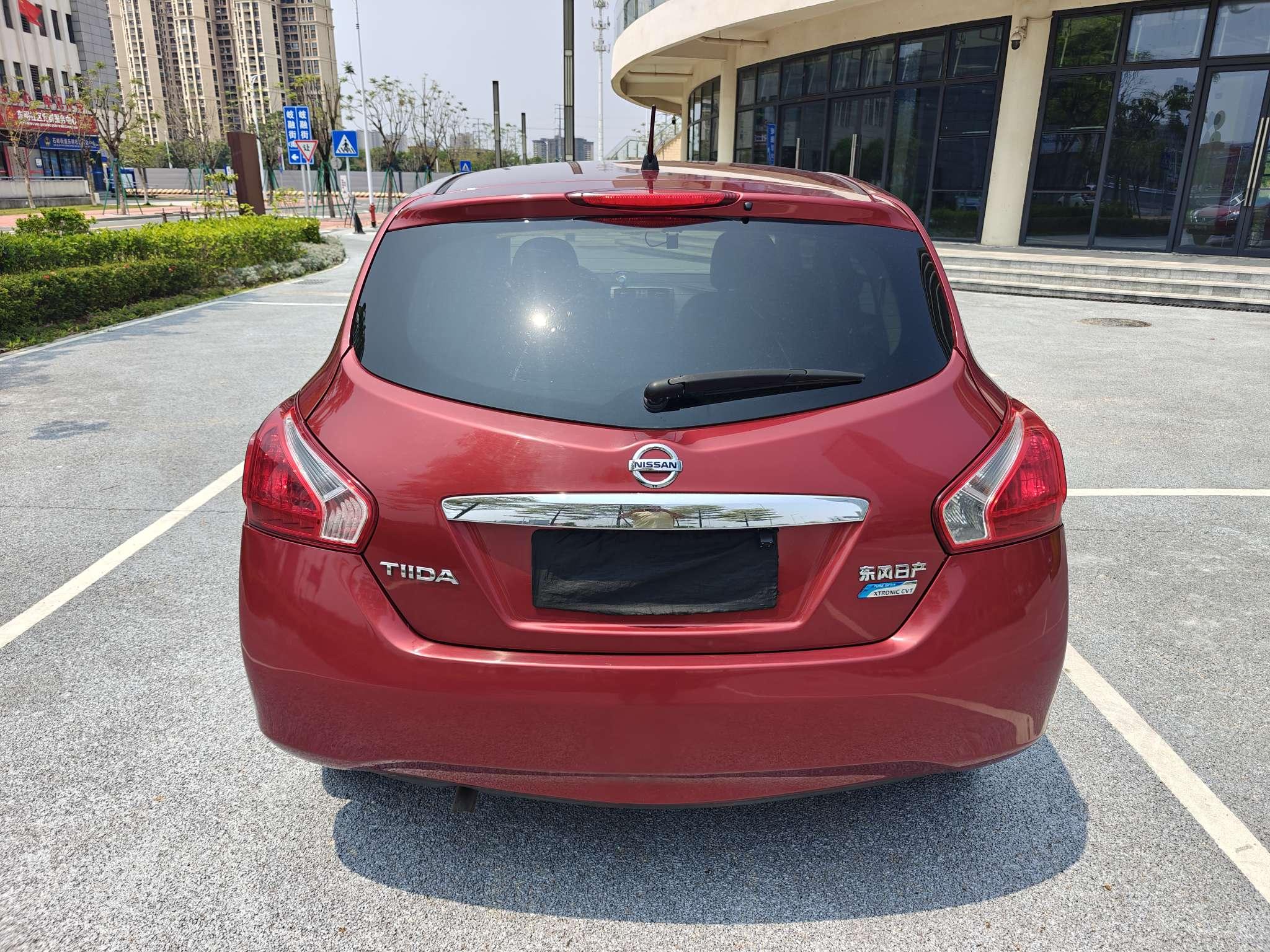 Nissan Tiida 2011 thumb 3