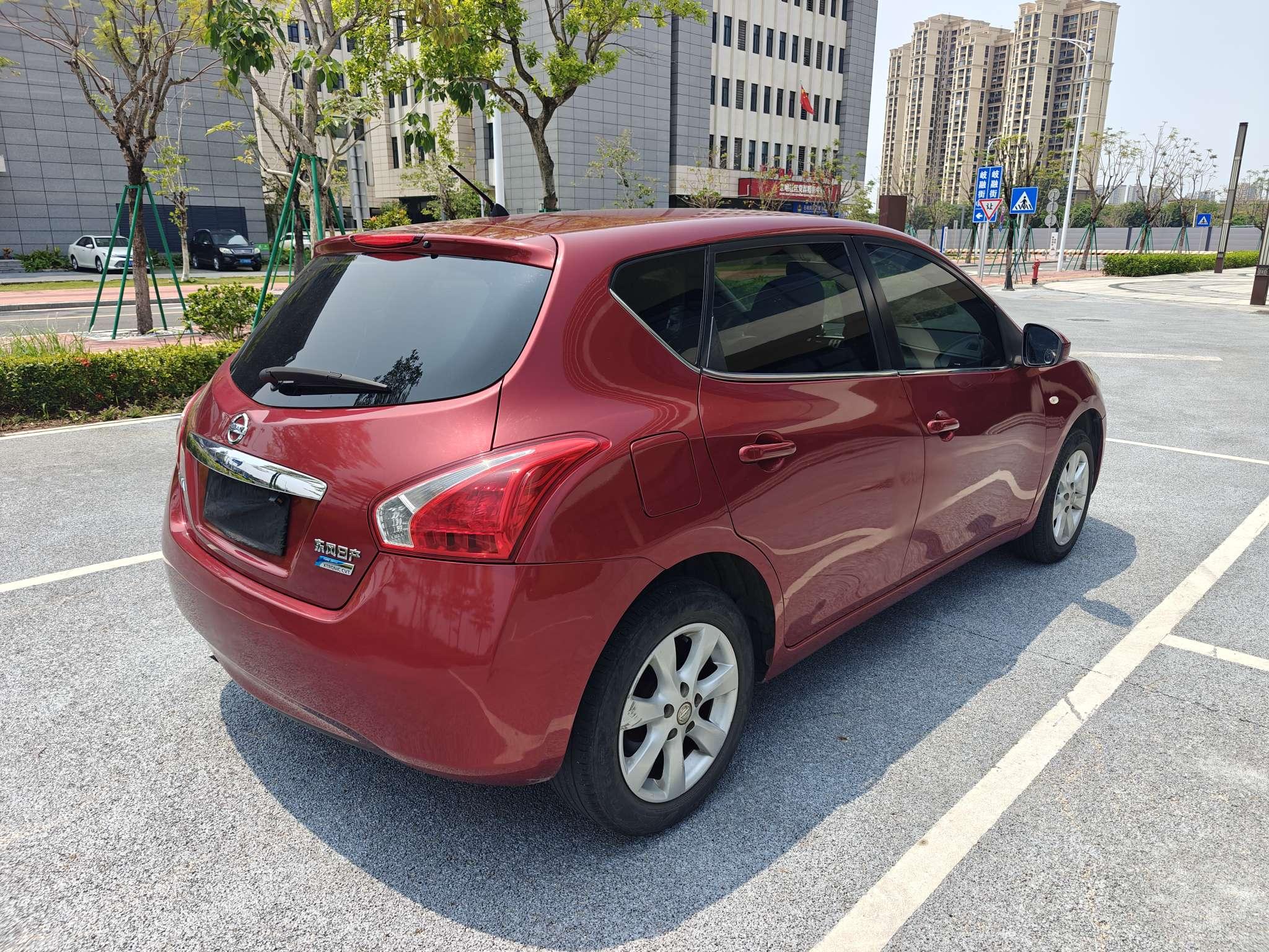 Nissan Tiida 2011 thumb 4