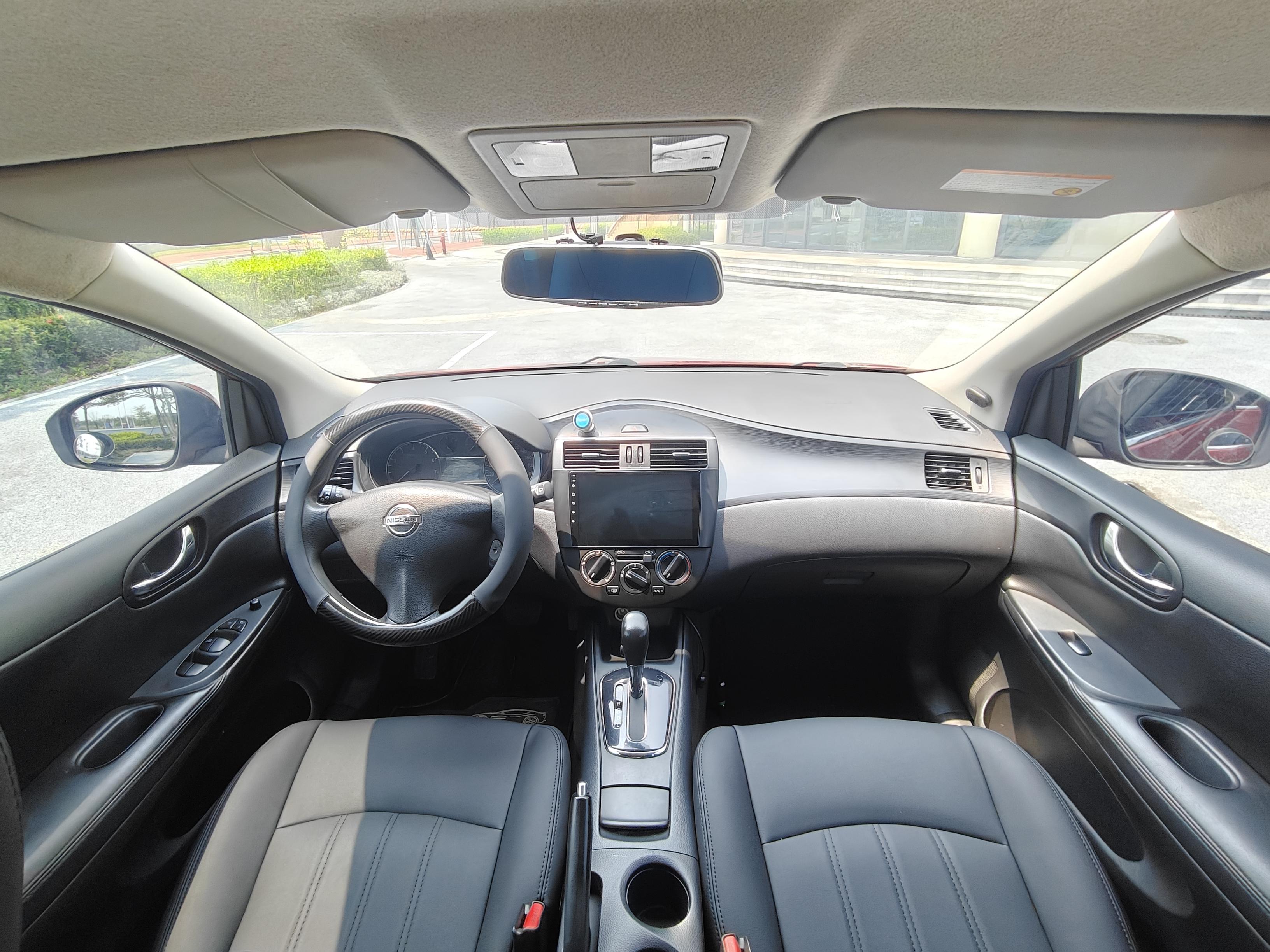 Nissan Tiida 2011 thumb 5