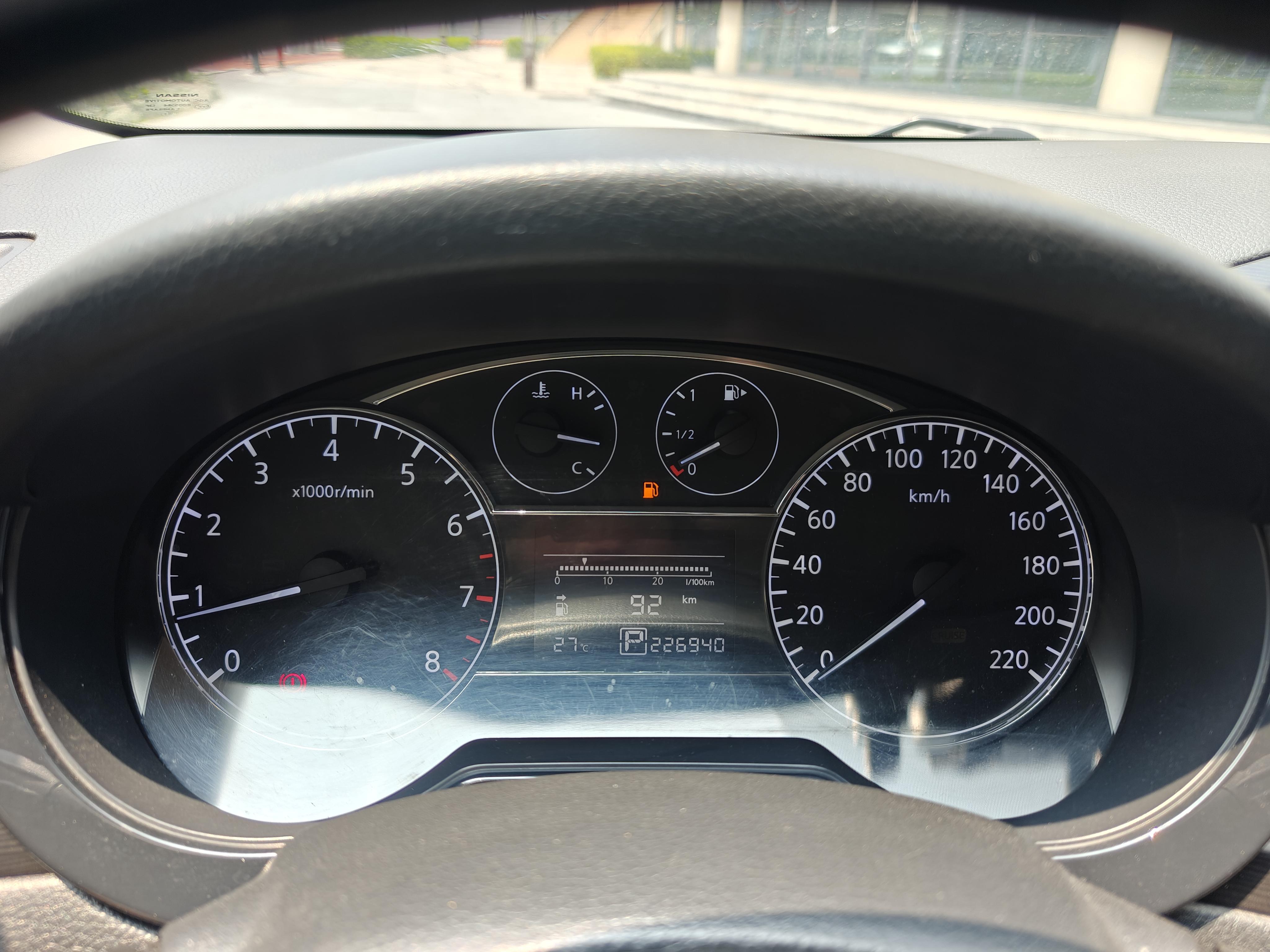 Nissan Tiida 2011 thumb 6