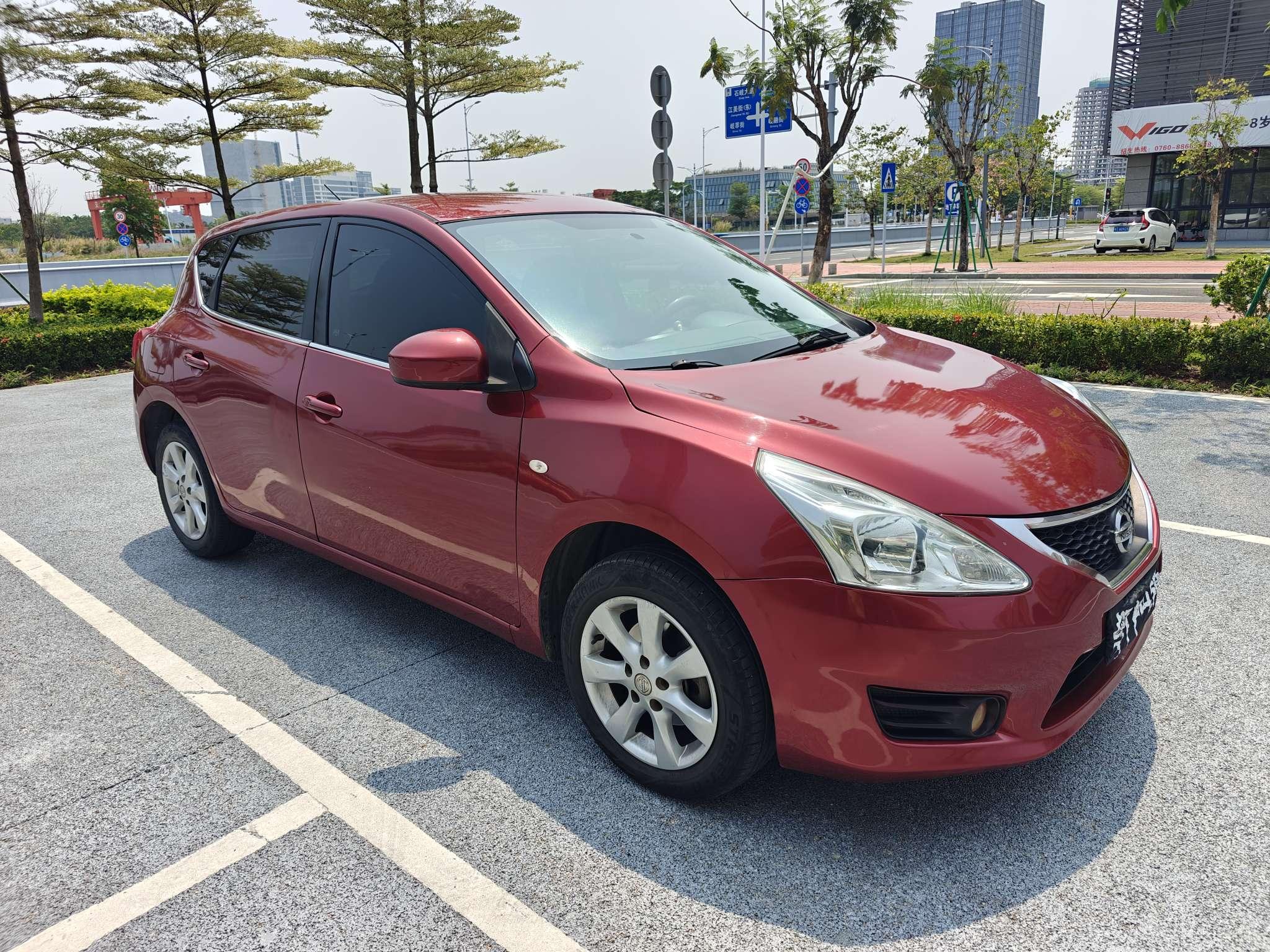Nissan Tiida 2011 thumb 11