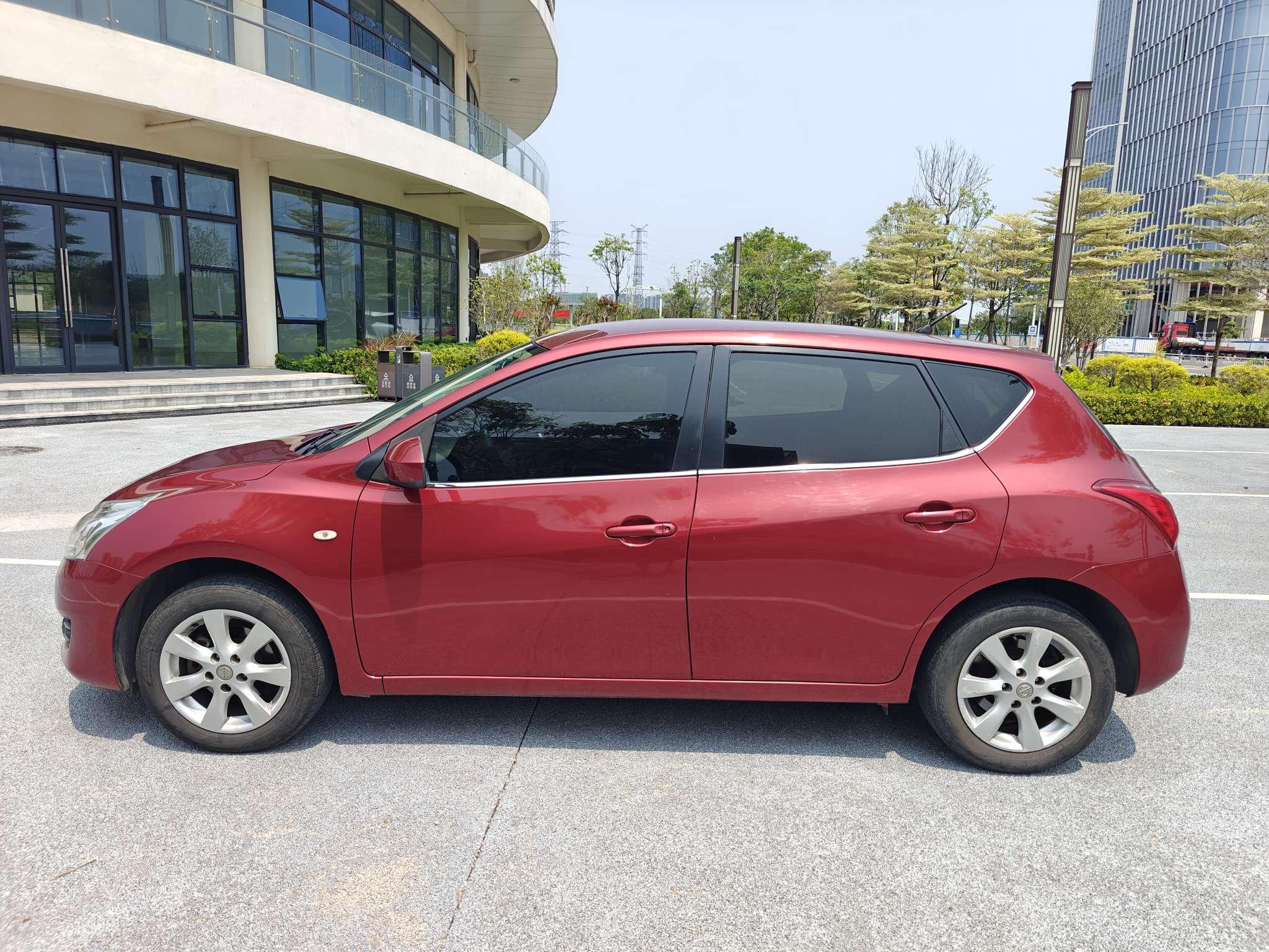 Nissan Tiida 2011 thumb 12