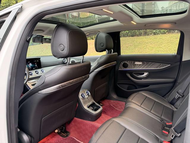 Mercedes-Benz E-Class 2023 thumb 10