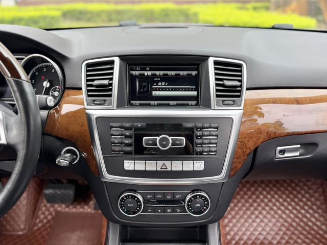 Mercedes-Benz M-Class 2014 thumb 8