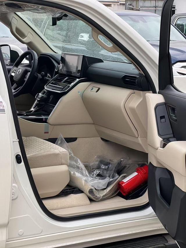 Toyota Lan De Ku Lu Ze 2025 thumb 4