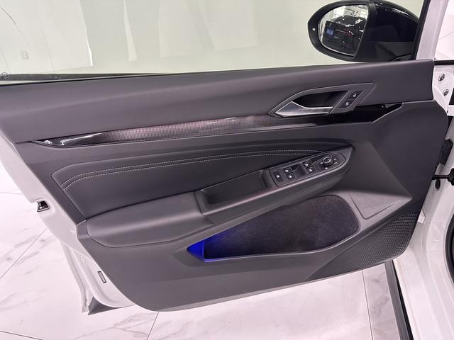 Volkswagen Golf 2023 thumb 3