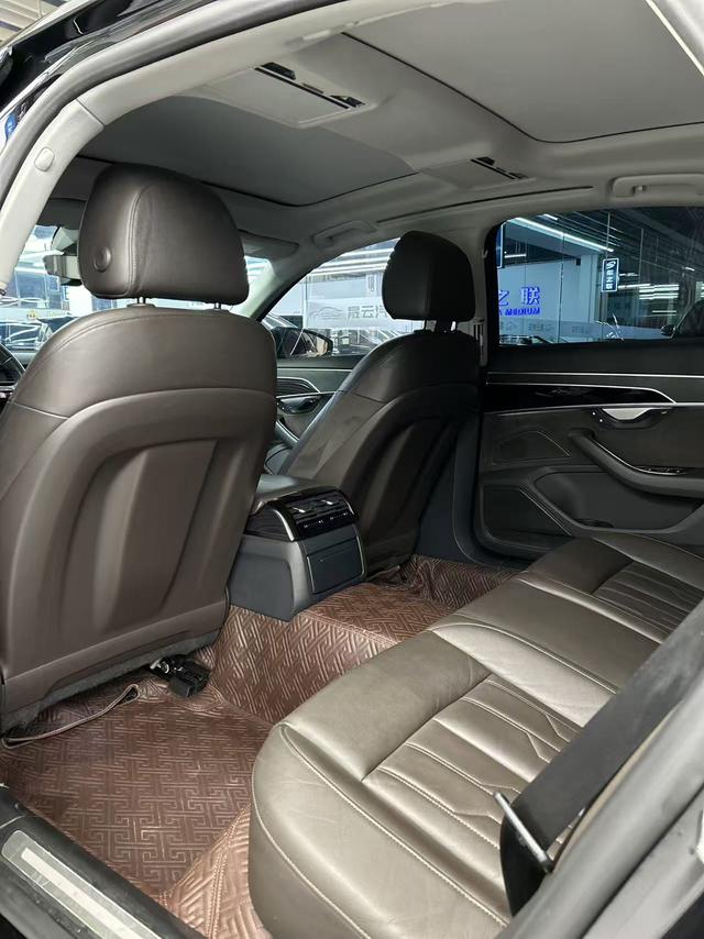 Audi A8 2018 thumb 4