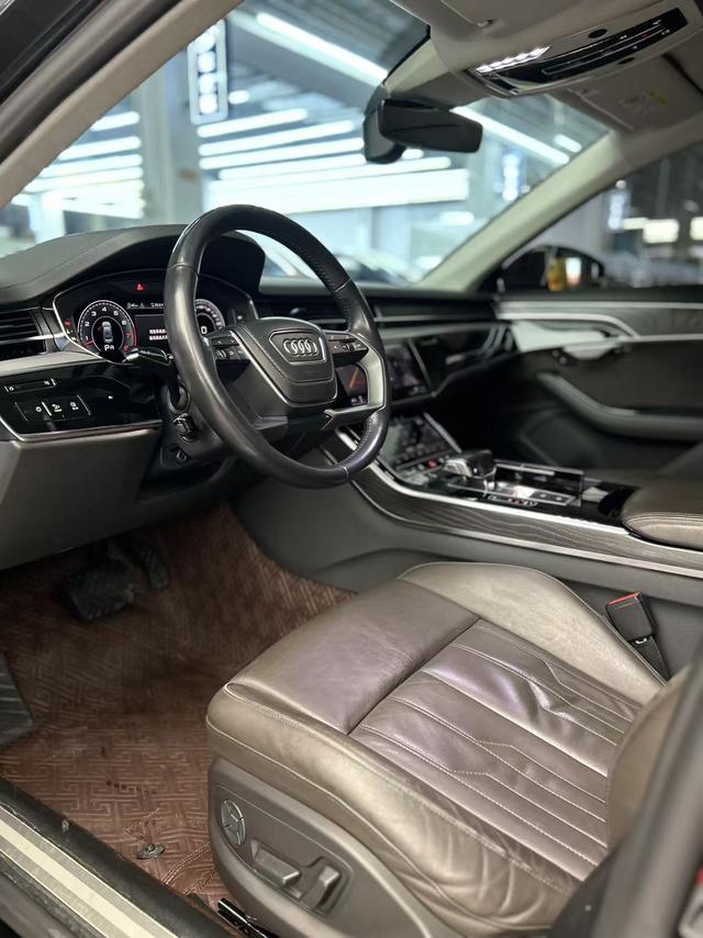 Audi A8 2018 thumb 6