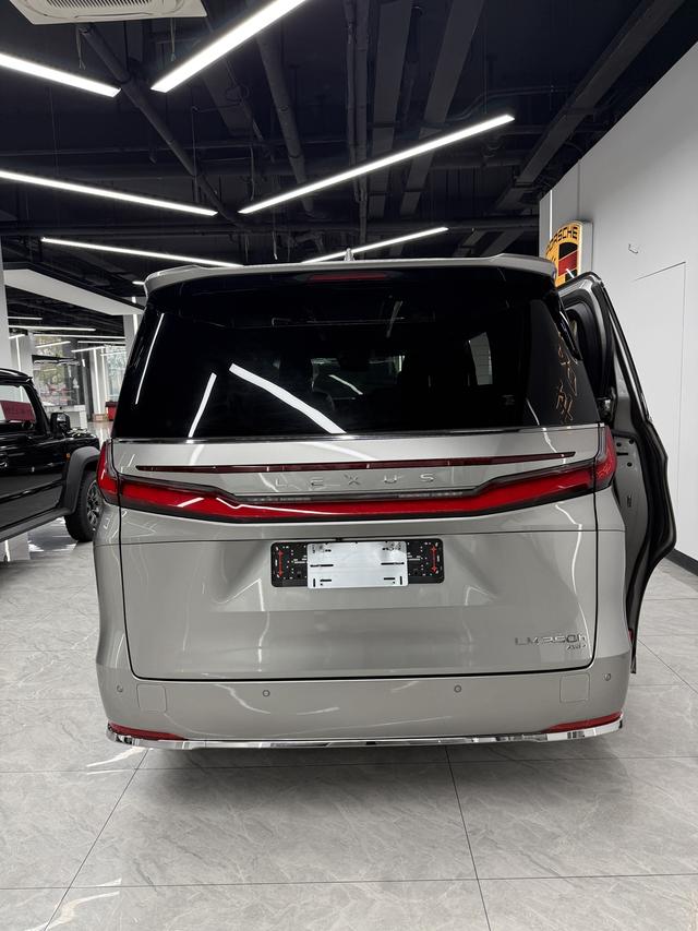 Lexus LM 2025 thumb 2