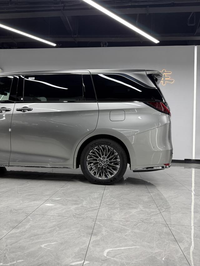 Lexus LM 2025 thumb 10