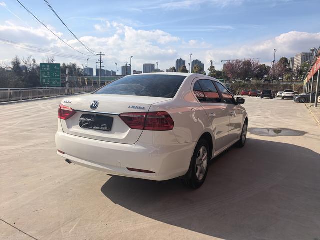 Volkswagen Lavida XR 2013 thumb 5