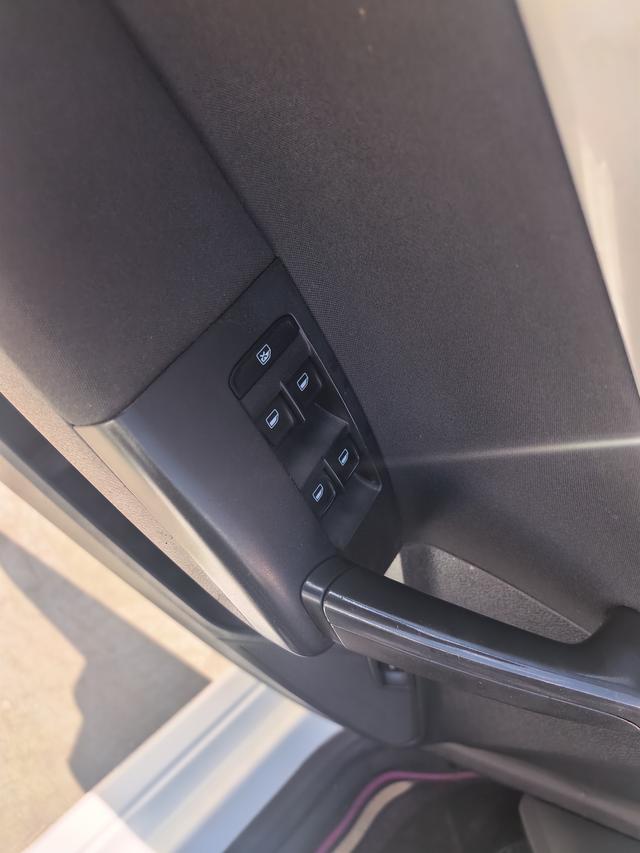 Volkswagen Lavida XR 2013 thumb 10