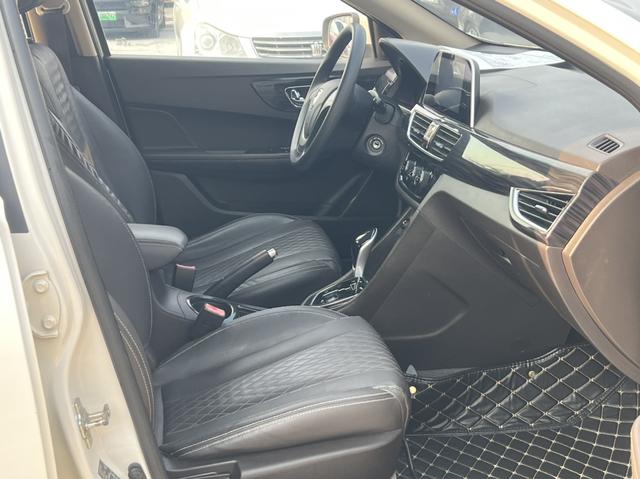 Baojun 630 2016 thumb 6