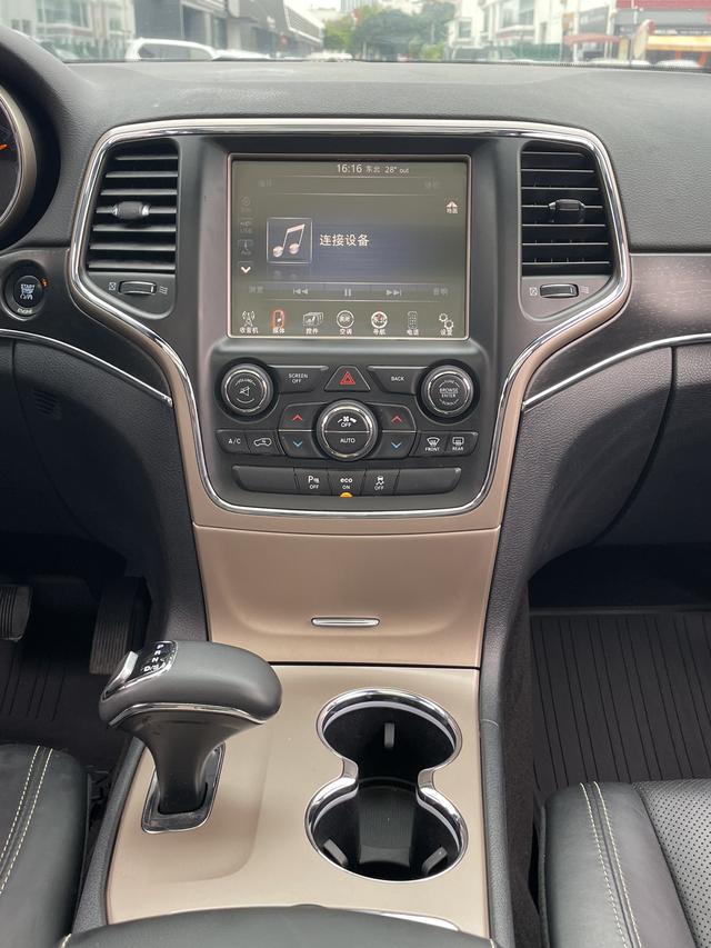 Jeep Grand Cherokee 2015 thumb 12