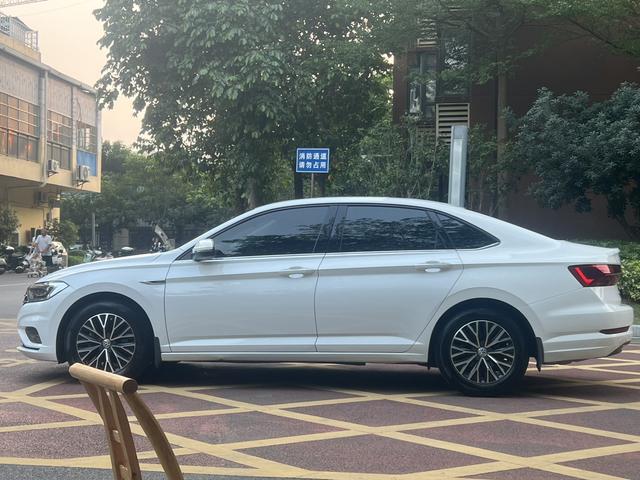 Volkswagen Sagitar 2019 thumb 2