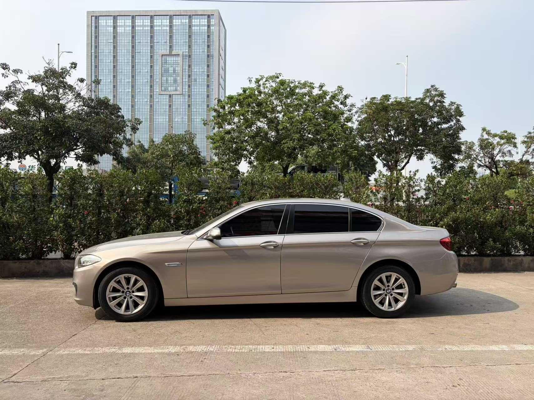 BMW 5 серии 2017 thumb 10