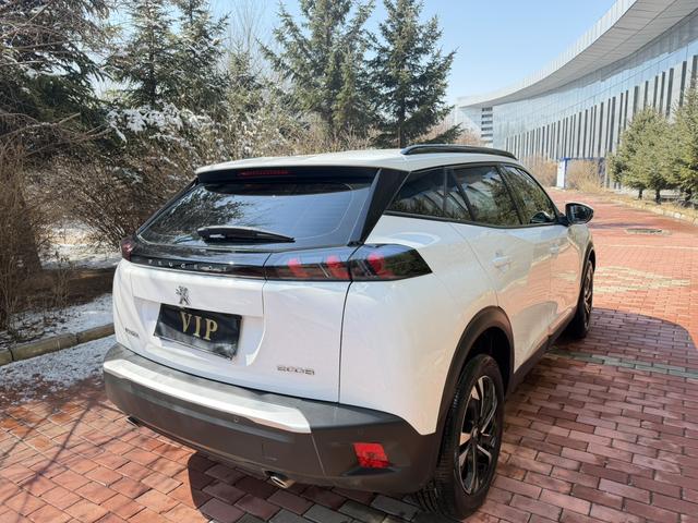 Peugeot 2008 2022 thumb 4