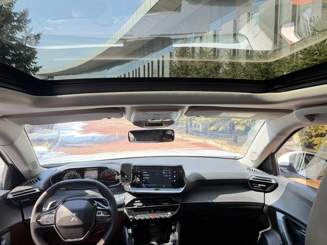 Peugeot 2008 2022 thumb 8