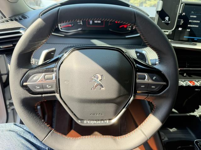 Peugeot 2008 2022 thumb 11