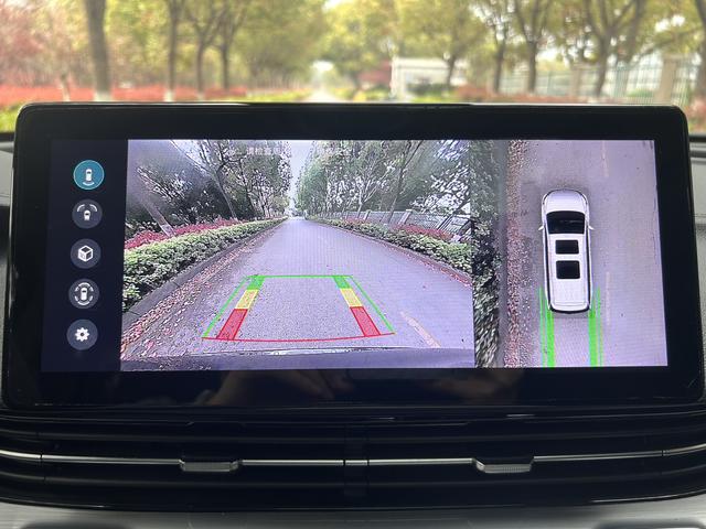 Roewe iMAX8 2022 thumb 10