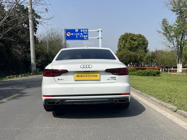 Audi A4 2019 thumb 4